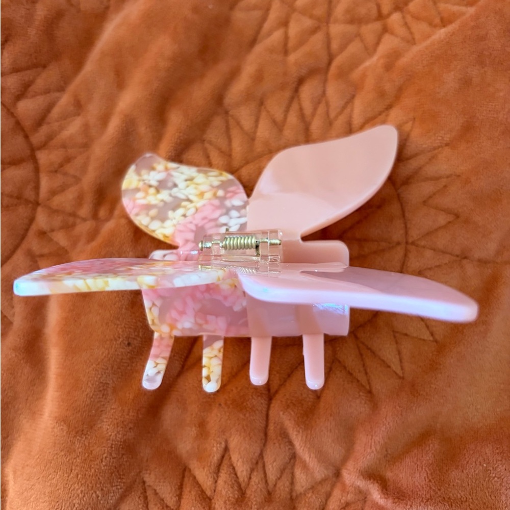Urban Outfitters✨Butterfly Mega Claw Clip - Picture 3 of 3